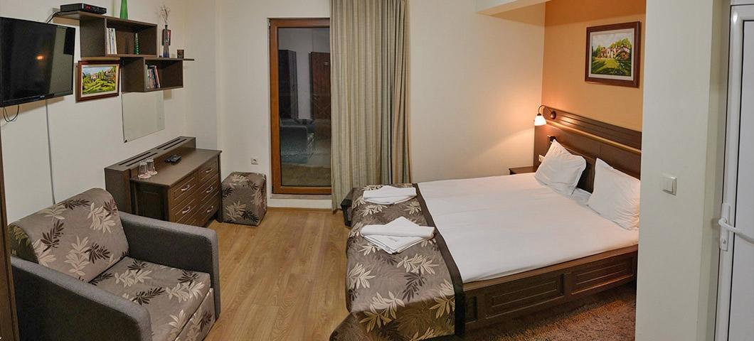Family Hotel Balkanci 尤沙纳 外观 照片