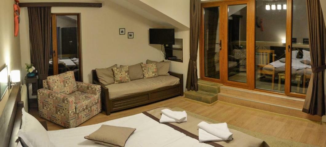 Family Hotel Balkanci 尤沙纳 外观 照片