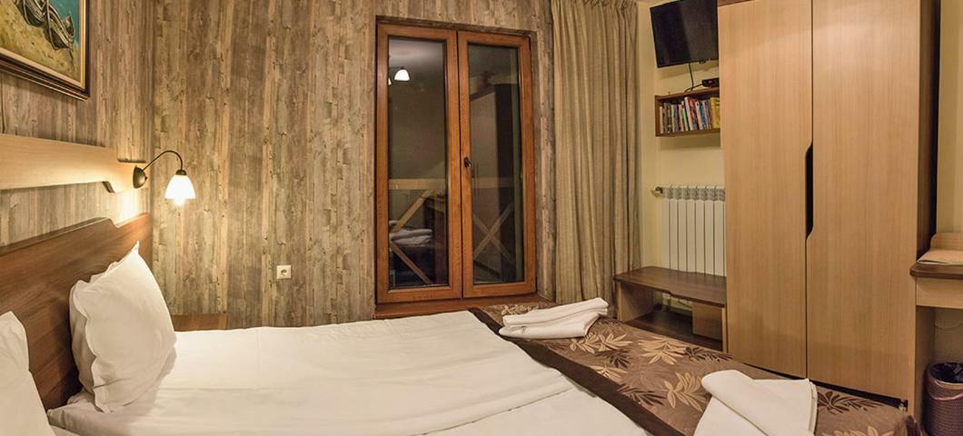 Family Hotel Balkanci 尤沙纳 外观 照片
